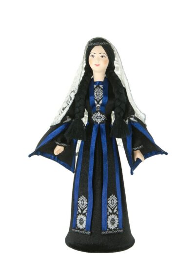 Кукла сувенирная фарфоровая в грузинском женском костюме.