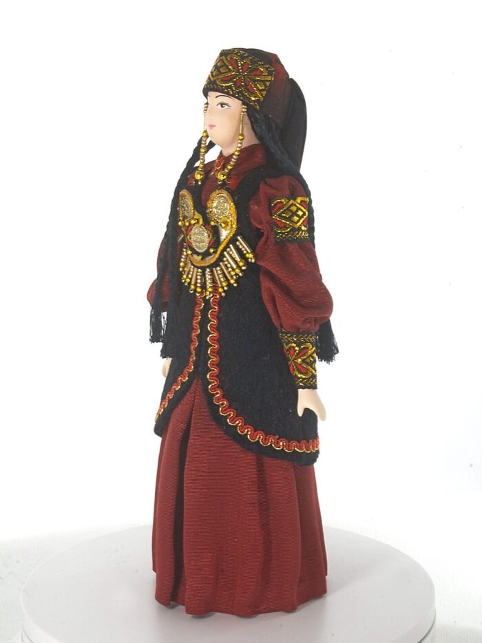 Кукла коллекционная Потешного промысла в женском костюме народа Хакасии.